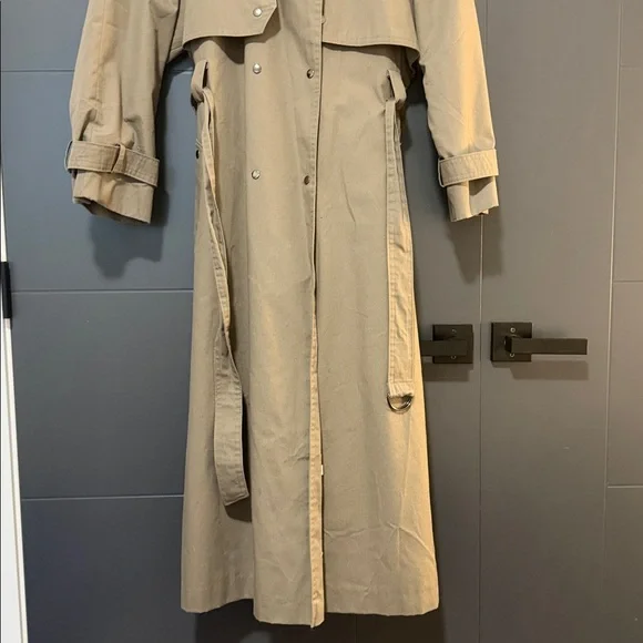 Classic Tan Trench Coat - Picture 2 of 3